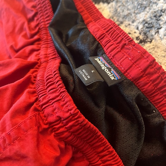Patagonia Men’s Baggie Shorts | Red | Large - Picture 3 of 6